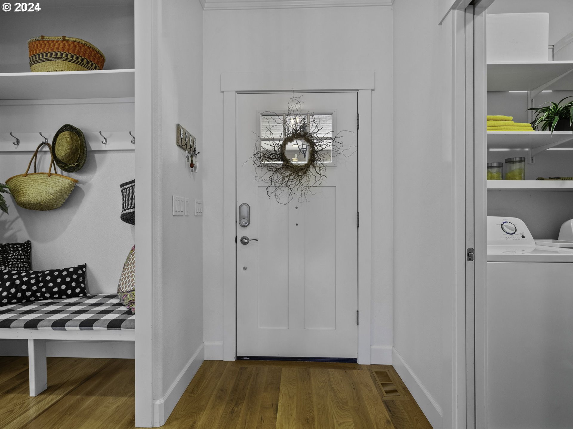 1638 Centennial Drive Silverton, OR 97381 - Photo 4 of 48