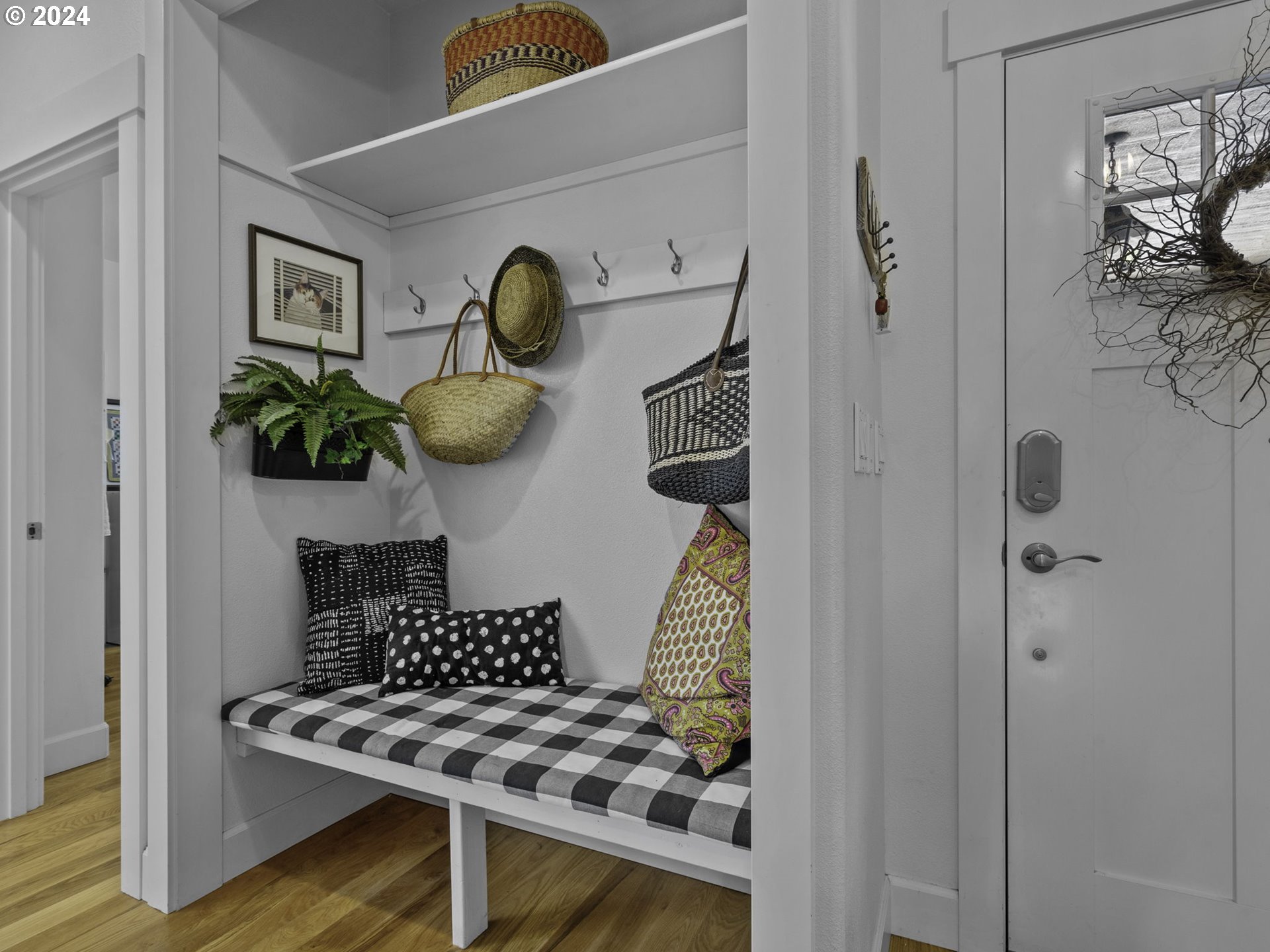 1638 Centennial Drive Silverton, OR 97381 - Photo 5 of 48