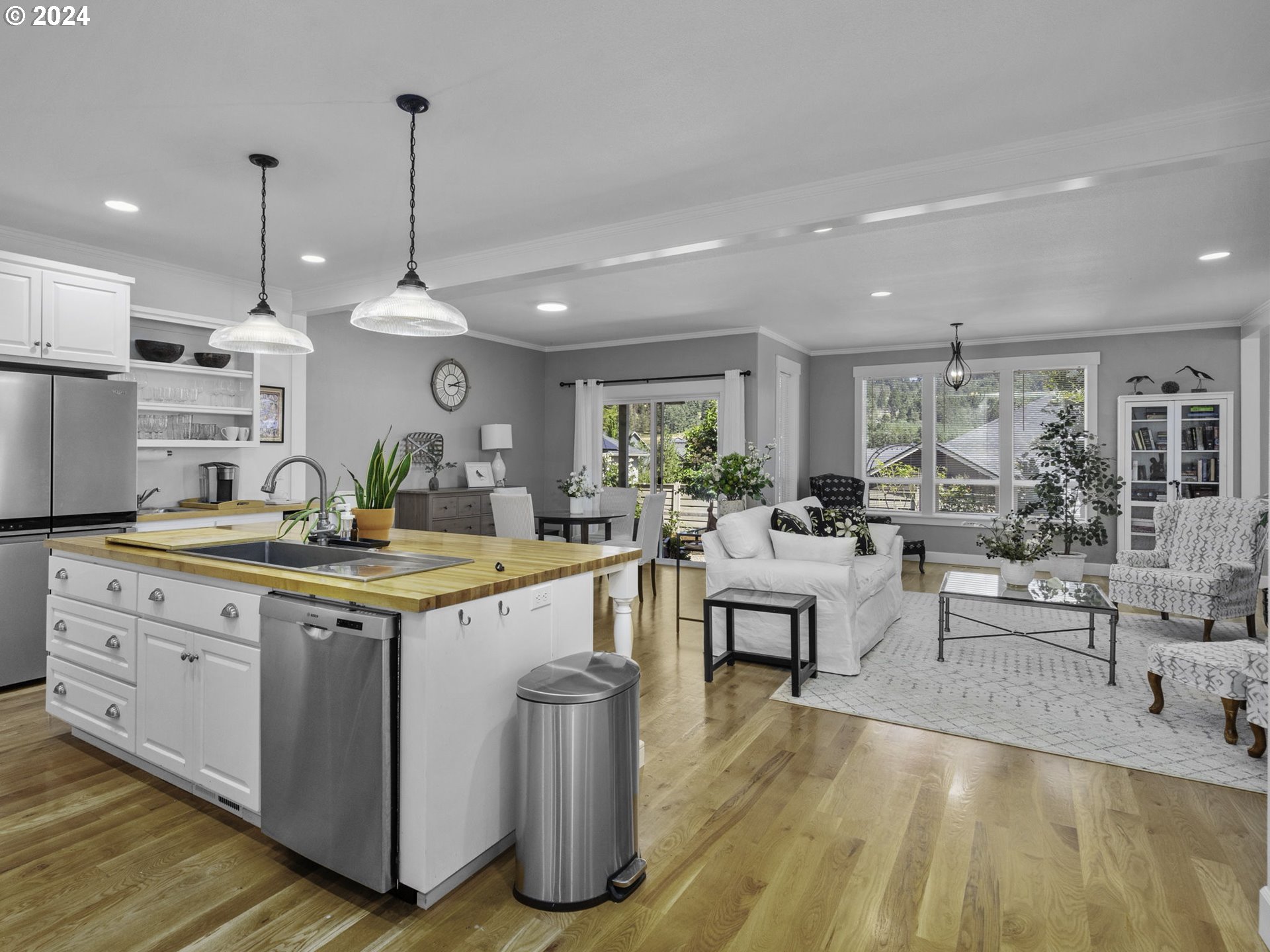 1638 Centennial Drive Silverton, OR 97381 - Photo 7 of 48