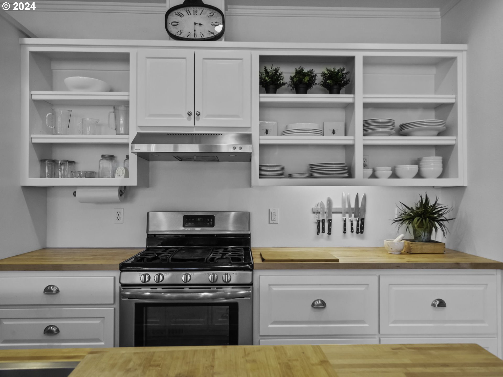 1638 Centennial Drive Silverton, OR 97381 - Photo 9 of 48