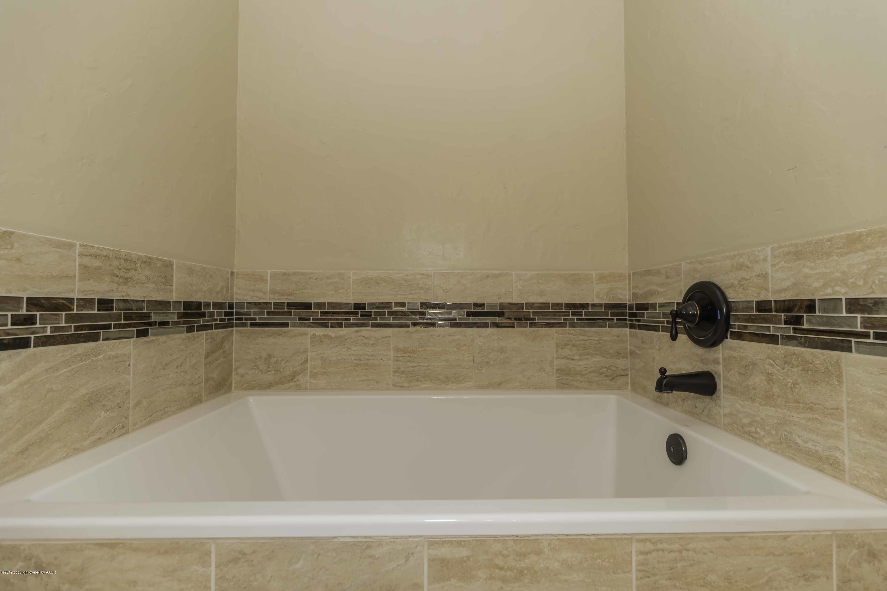 8009 Arbor Street Amarillo, TX 79110 - Photo 17 of 31 MASTER BATH VIEW 4