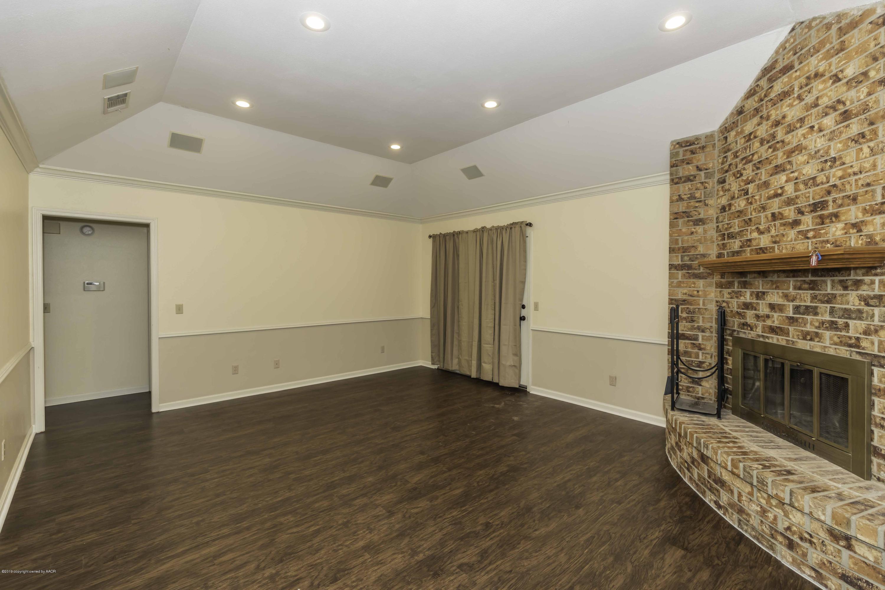 8009 Arbor Street Amarillo, TX 79110 - Photo 6 of 31 LIVING ROOM VIEW 3