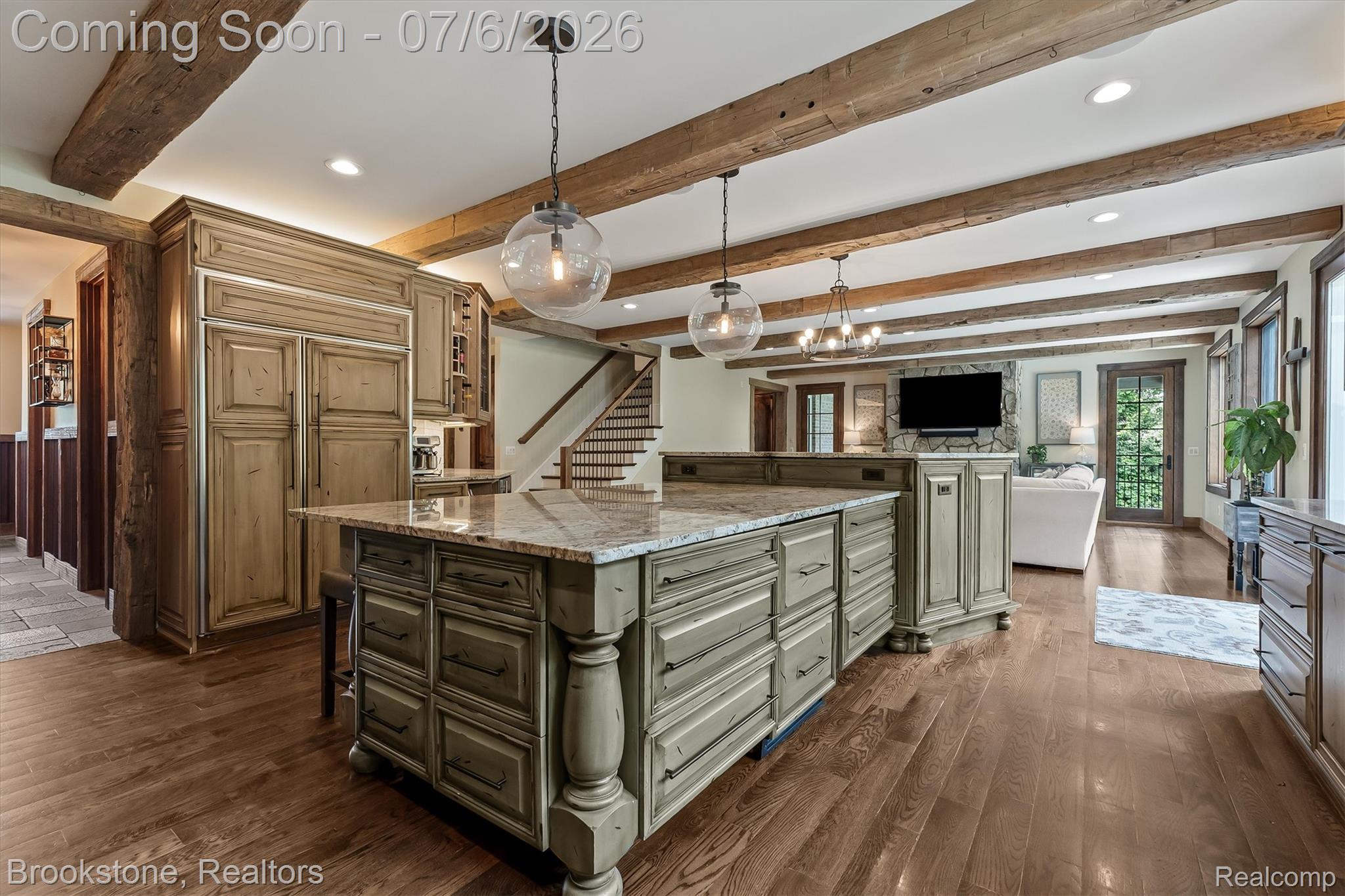 5458 Boulderwood Ridge Clarkston, MI 48348 - Photo 12 of 52 Two-tone custom cabinetry with large island