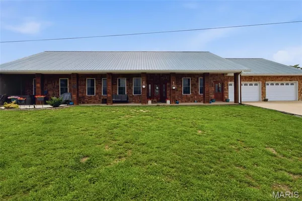 $425,000 | 16705 Oak Hill Drive Road, Houston, MO 65483