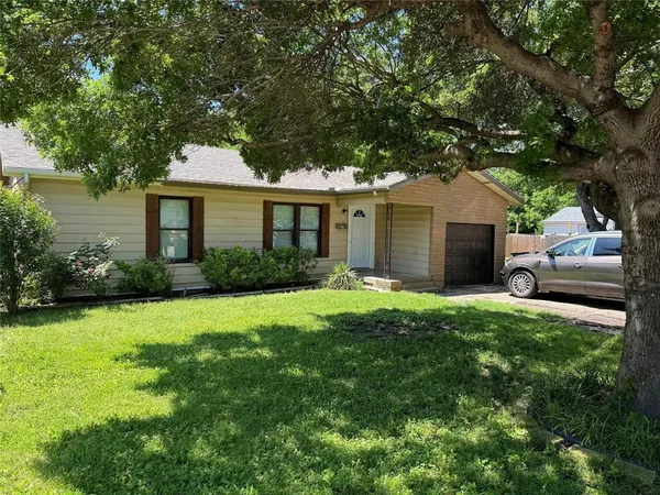 $1,600 | 5000 Jerri Lane, Haltom City, TX 76117