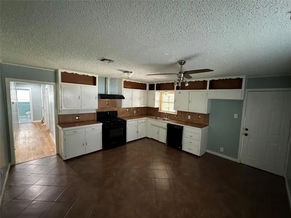 $1,500 | 5000 Jerri Lane, Haltom City, TX 76117