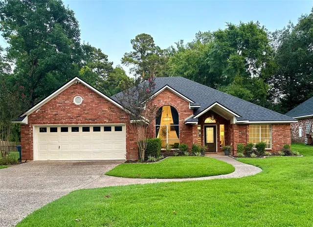 $455,000 | 107 Spyglass Hill Drive, Benton, LA 71006