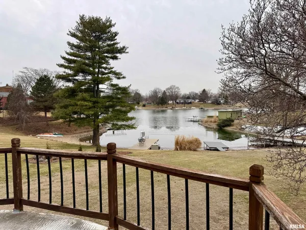 $315,000 | 807 Poplar Drive, Petersburg, IL 62675