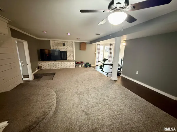 $315,000 | 807 Poplar Drive, Petersburg, IL 62675