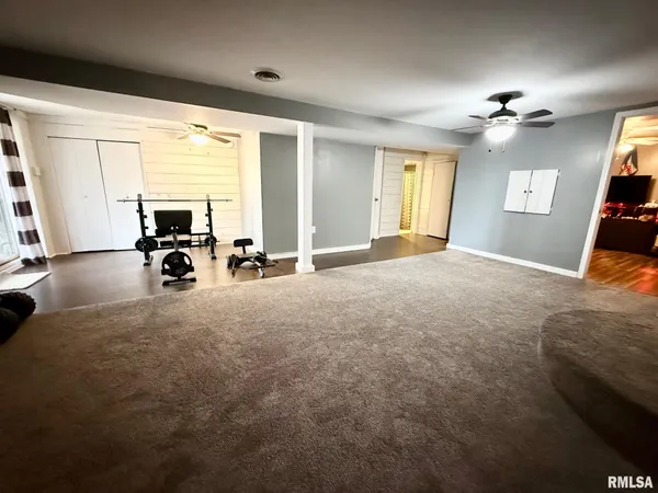 $315,000 | 807 Poplar Drive, Petersburg, IL 62675