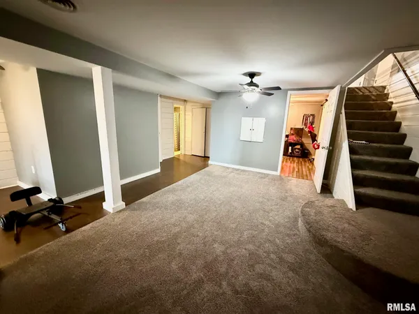 $315,000 | 807 Poplar Drive, Petersburg, IL 62675