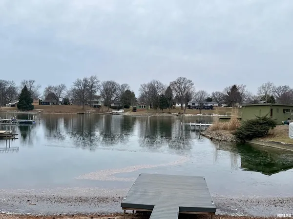 $315,000 | 807 Poplar Drive, Petersburg, IL 62675