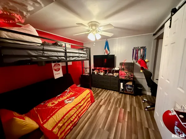 $315,000 | 807 Poplar Drive, Petersburg, IL 62675