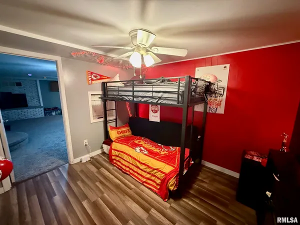 $315,000 | 807 Poplar Drive, Petersburg, IL 62675