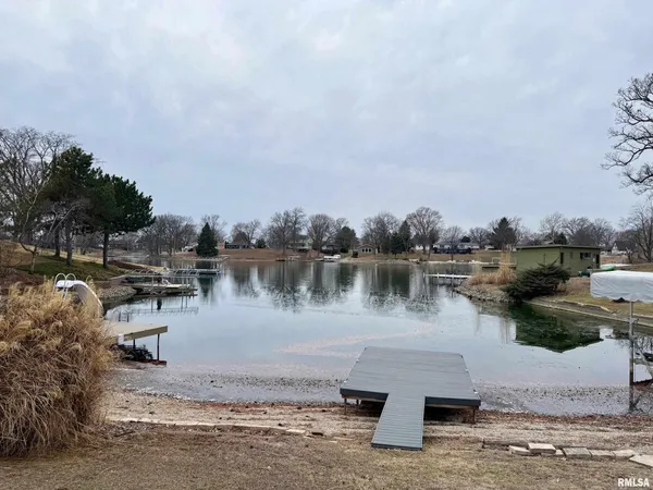 $315,000 | 807 Poplar Drive, Petersburg, IL 62675