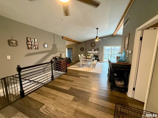 $315,000 | 807 Poplar Drive, Petersburg, IL 62675