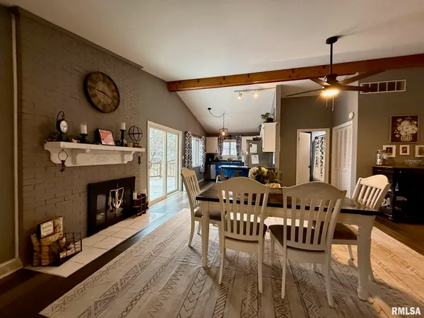 $315,000 | 807 Poplar Drive, Petersburg, IL 62675