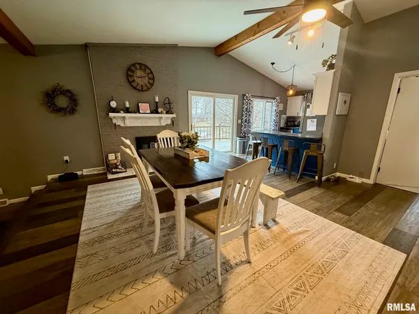 $315,000 | 807 Poplar Drive, Petersburg, IL 62675