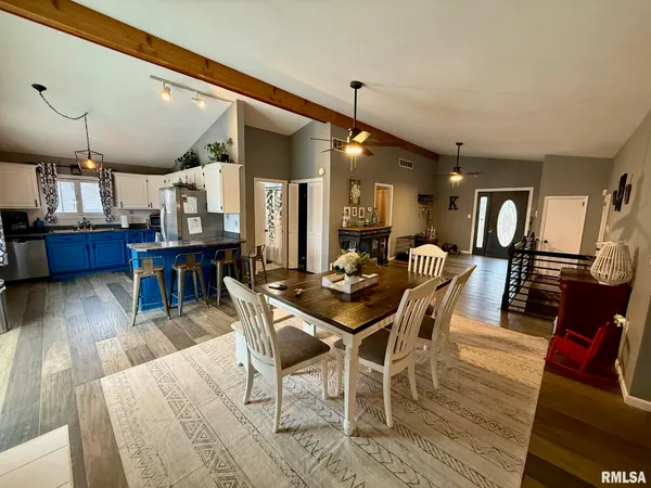 $315,000 | 807 Poplar Drive, Petersburg, IL 62675