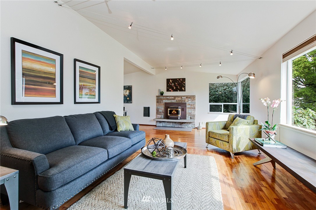 7217 46th Avenue South Seattle, WA 98118 - Photo 2 of 20