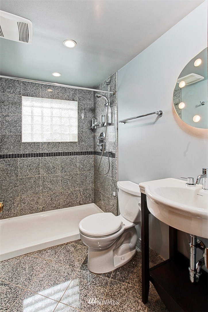 7217 46th Avenue South Seattle, WA 98118 - Photo 16 of 20