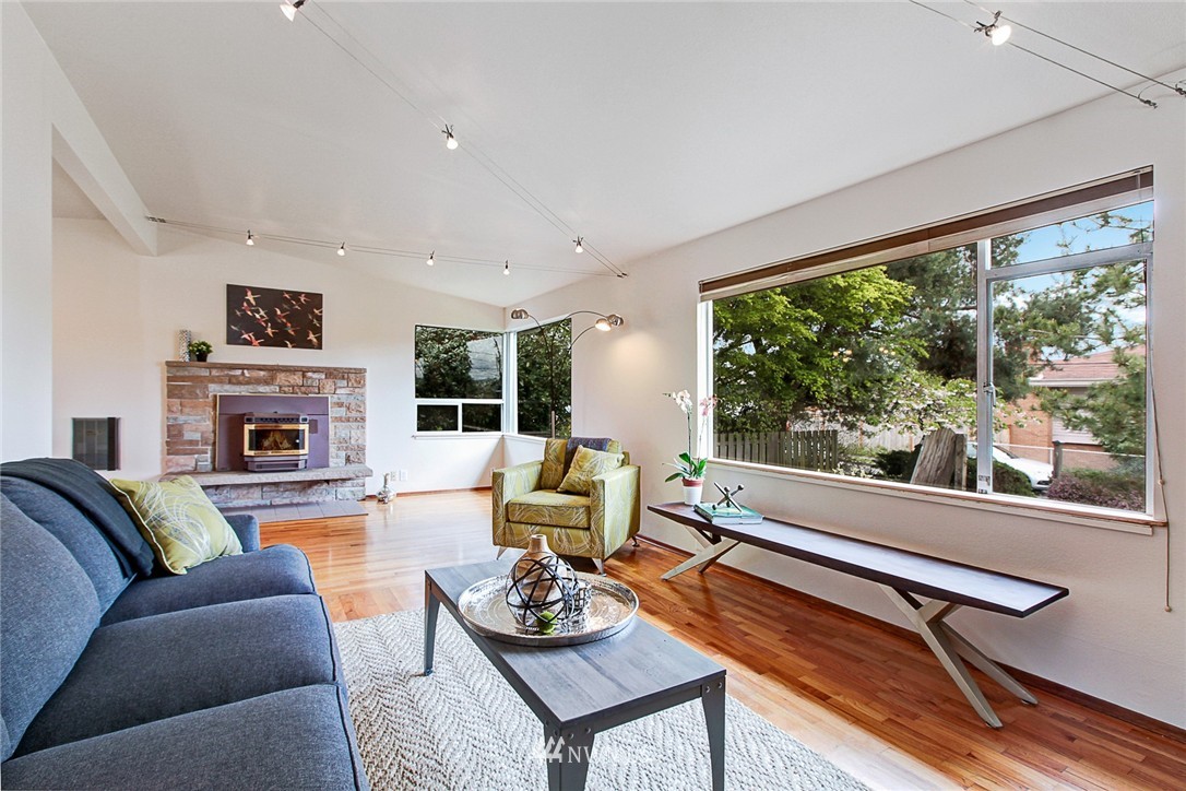 7217 46th Avenue South Seattle, WA 98118 - Photo 3 of 20