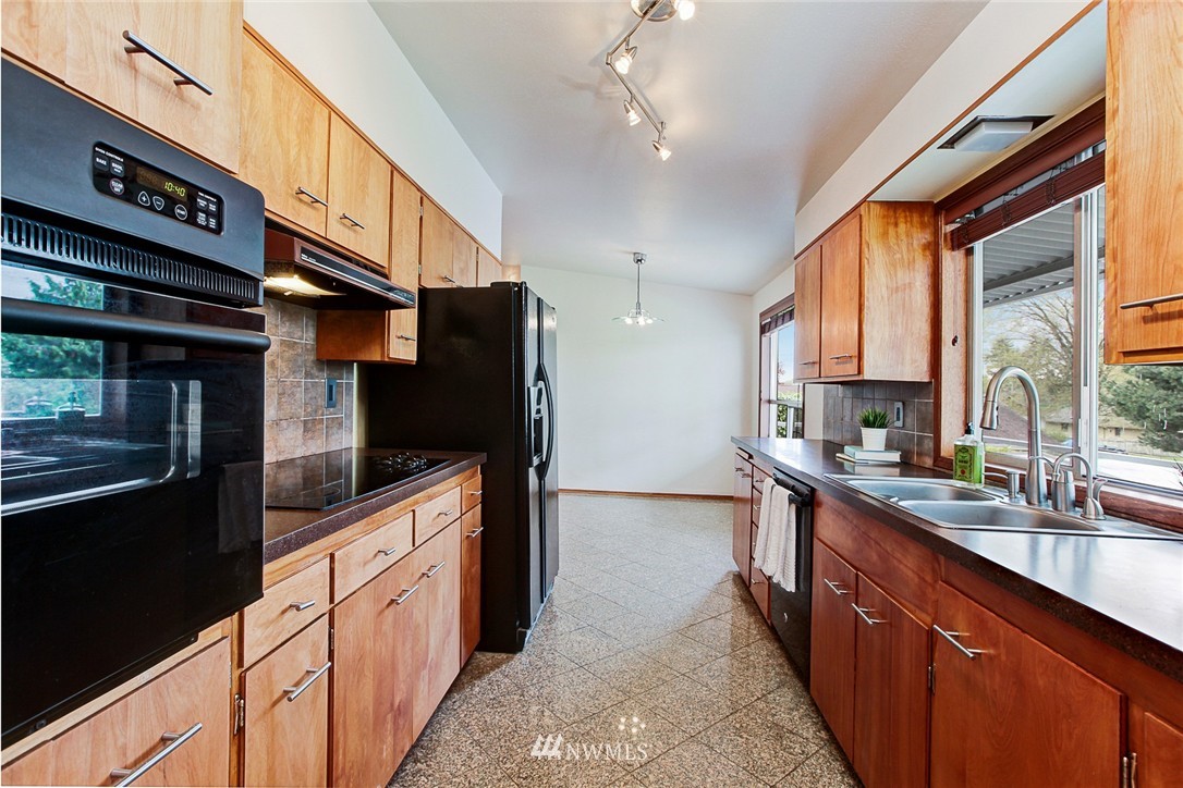 7217 46th Avenue South Seattle, WA 98118 - Photo 7 of 20