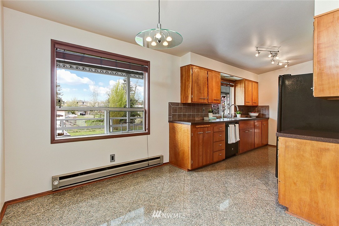 7217 46th Avenue South Seattle, WA 98118 - Photo 8 of 20