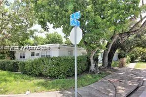 $2,100 | 190 Northeast 90th Street, Unit 1, El Portal, FL 33138