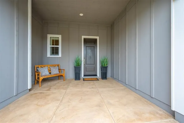 a view of a dinning room with patio