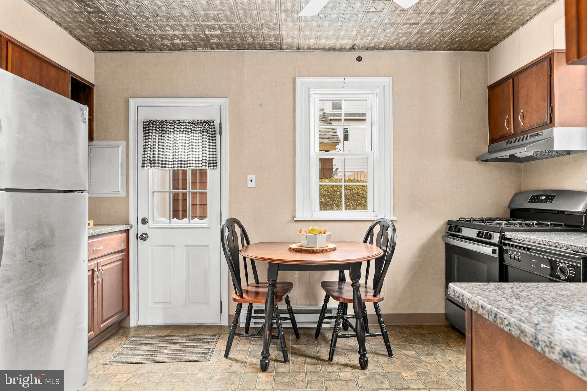1463 Hampstead Road Wynnewood, PA 19096 - Photo 14 of 28 Kitchen w/ Breakfast Nook
