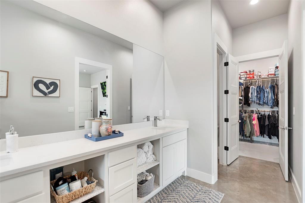620 Ewing Road Ferris, TX 75125 - Photo 18 of 29 Master Closet. 7x13