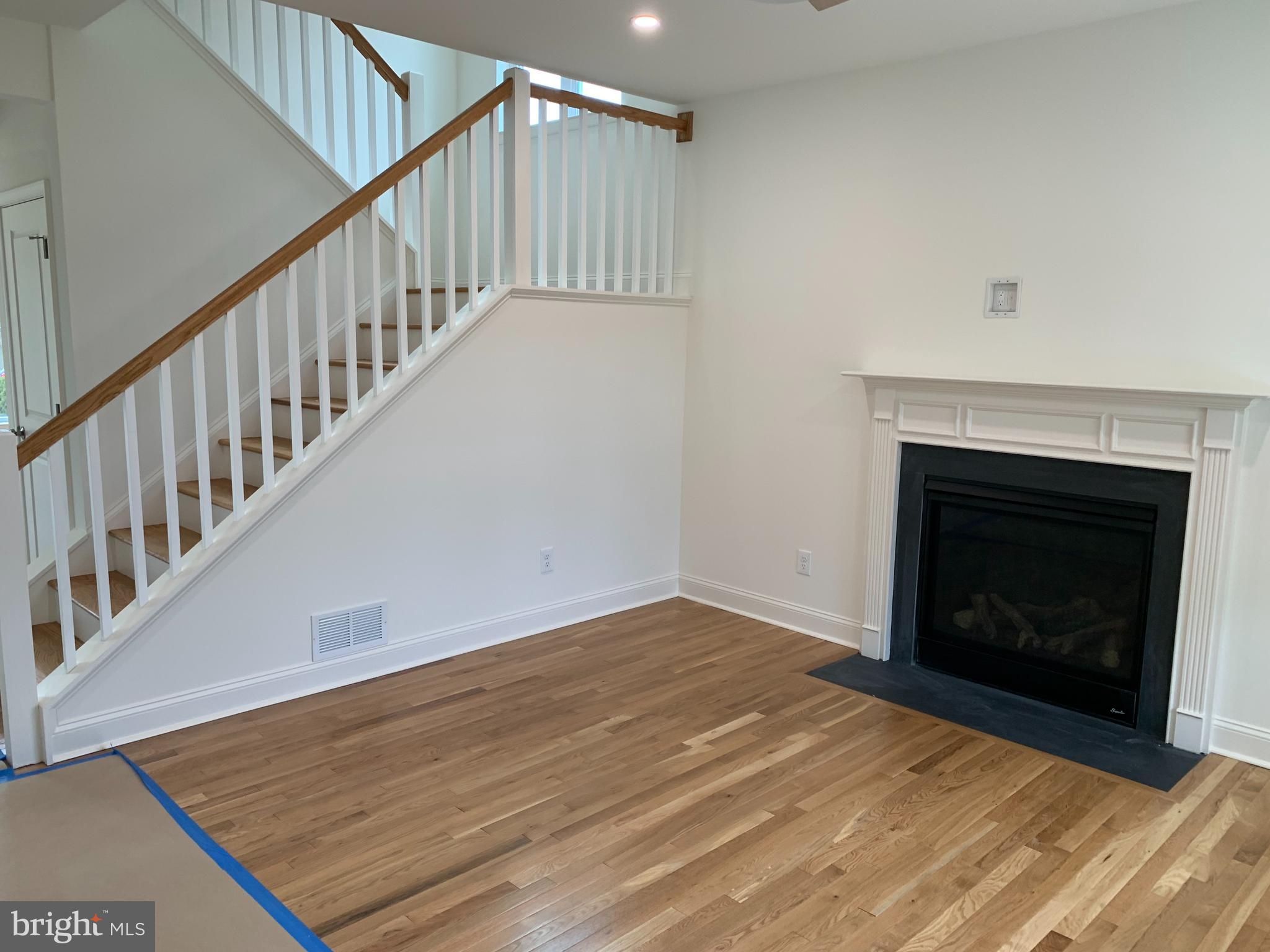 1003 Capitol Trail Newark, DE 19711 - Photo 2 of 42 LIVING ROOM