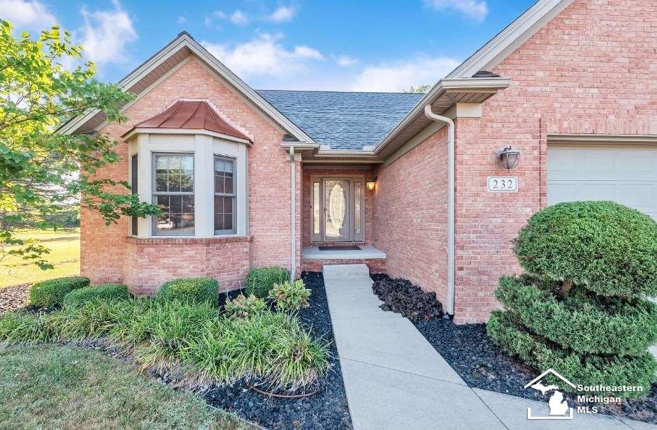 232 North Raisinville Road Monroe, MI 48162 - Photo 4 of 38