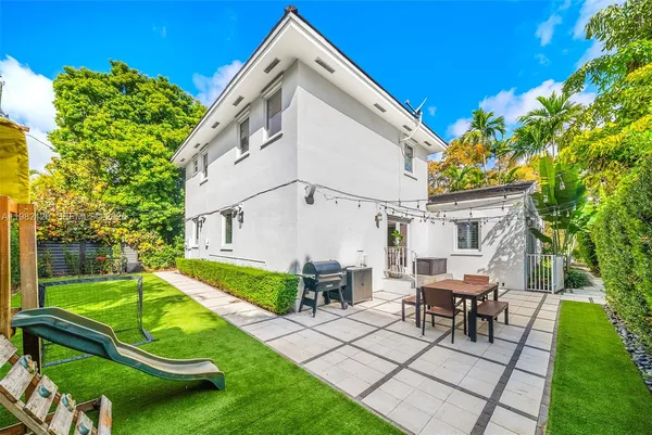 $2,295,000 | 14 San Sebastian Avenue, Coral Gables, FL 33134