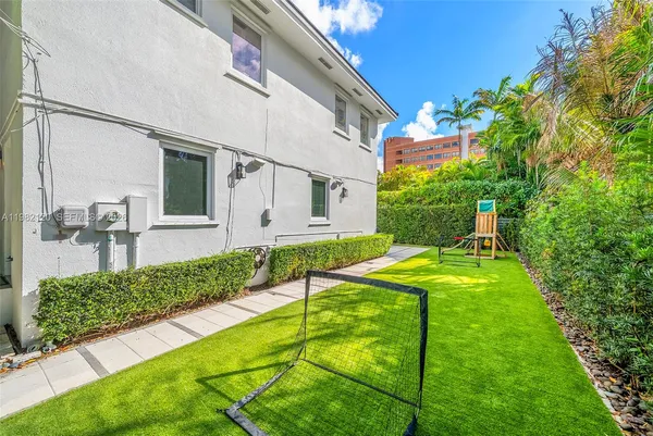 $2,295,000 | 14 San Sebastian Avenue, Coral Gables, FL 33134