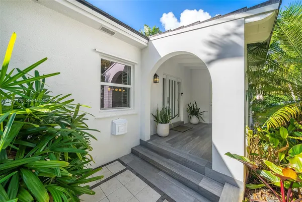 $2,295,000 | 14 San Sebastian Avenue, Coral Gables, FL 33134