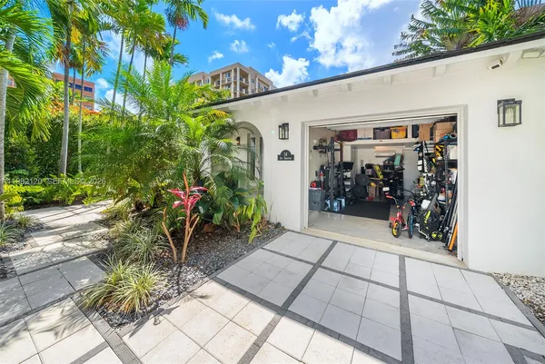 $2,295,000 | 14 San Sebastian Avenue, Coral Gables, FL 33134