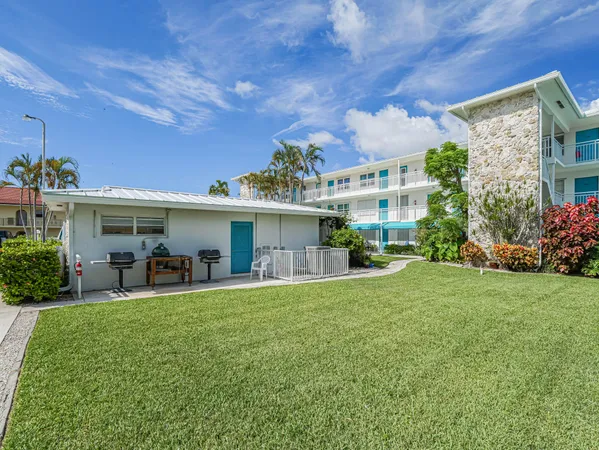$2,350 | 37 Yacht Club Drive, Unit 310, North Palm Beach, FL 33408