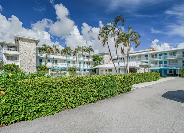 $2,350 | 37 Yacht Club Drive, Unit 310, North Palm Beach, FL 33408
