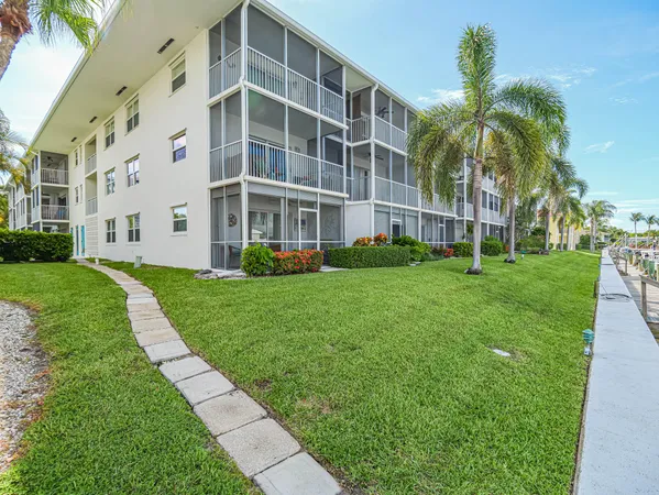 $2,350 | 37 Yacht Club Drive, Unit 310, North Palm Beach, FL 33408