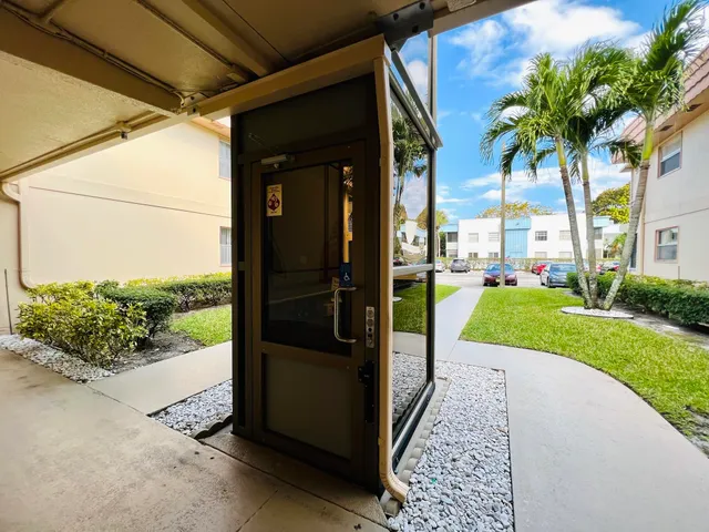 $98,999 | 465 Saxony Way, Delray Beach, FL 33446