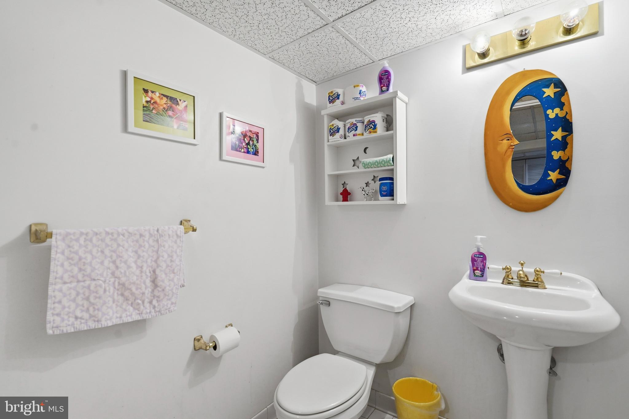 2303 Farringdon Road Baltimore, MD 21209 - Photo 32 of 36 Chic Half Bath