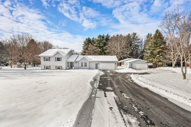 $490,000 | N5581 Star Branch Road, Pardeeville, WI 53954