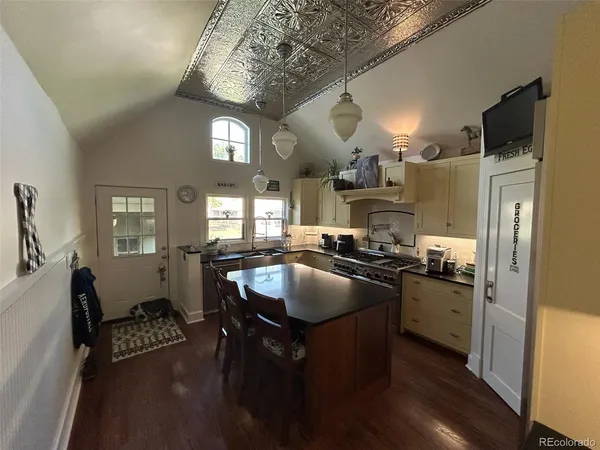 $868,868 | 409 Vinson Street, Holly, CO 81047