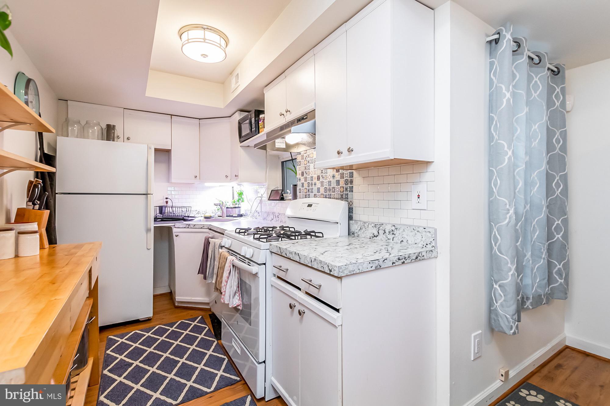 1122 William Street, Unit B Baltimore, MD 21230 - Photo 11 of 31 a kitchen with a stove a refrigerator and a sink