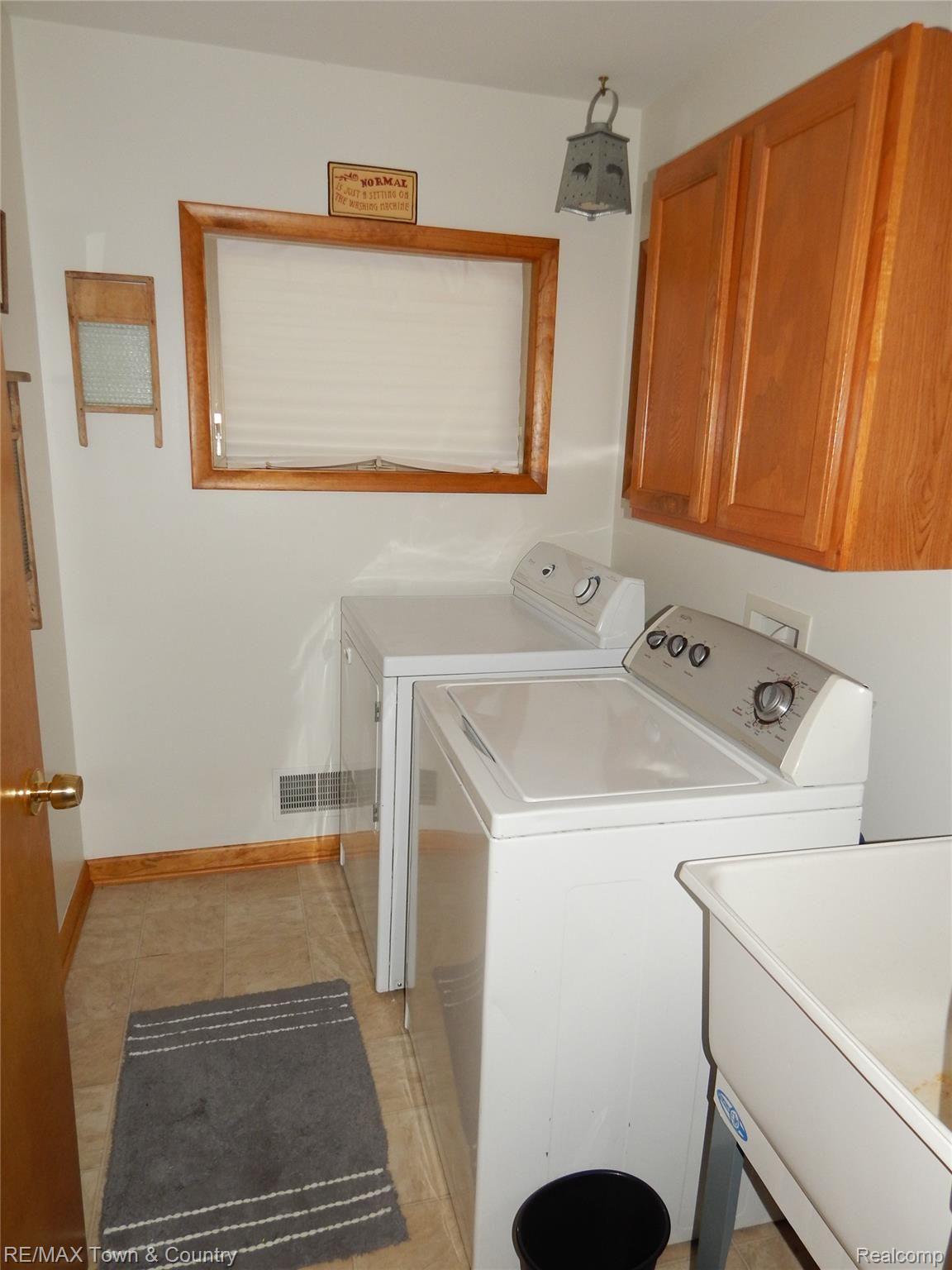 7145 Carpenter Road Flushing, MI 48433 - Photo 17 of 24 DSCN8570.JPG