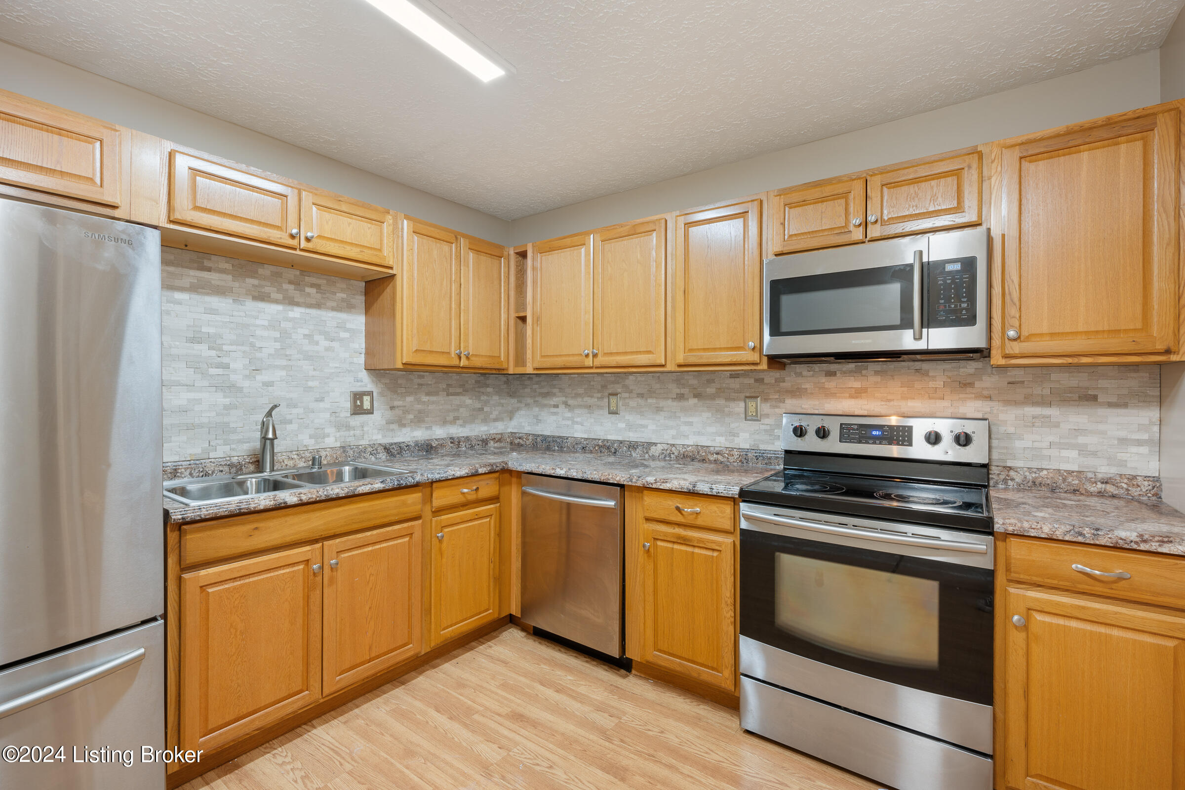2300 Dundee Road, Unit 15 Louisville, KY 40205 - Photo 6 of 24 2300 Dundee Rd unit 15-8