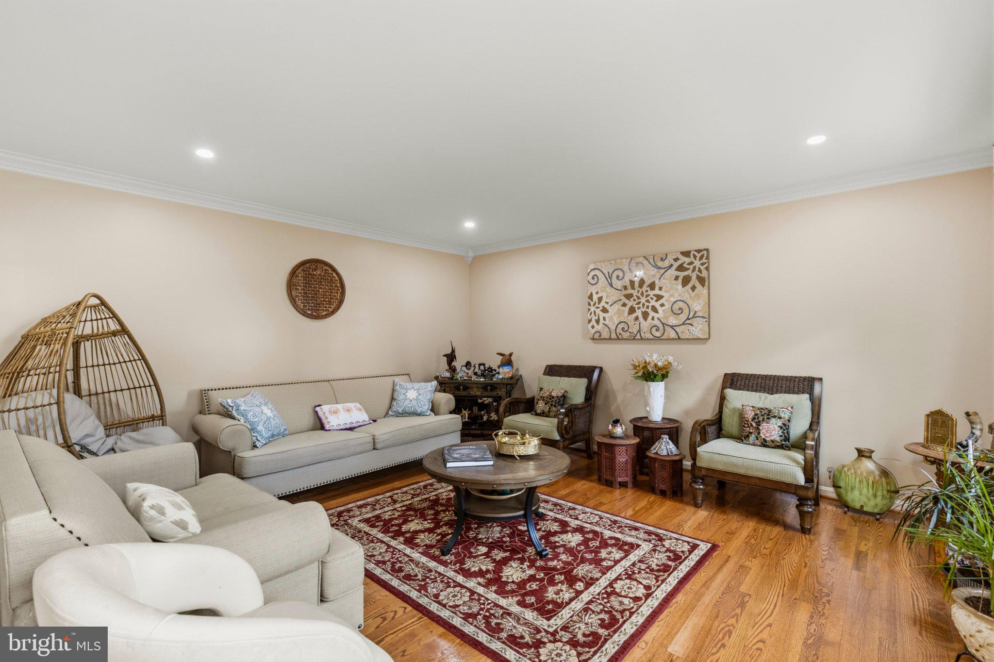 8715 Shadowlake Way Springfield, VA 22153 - Photo 9 of 36 Gallery Image 9