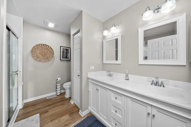 $575,000 | 25143 West Glen Oaks Lane, Shorewood, IL 60404